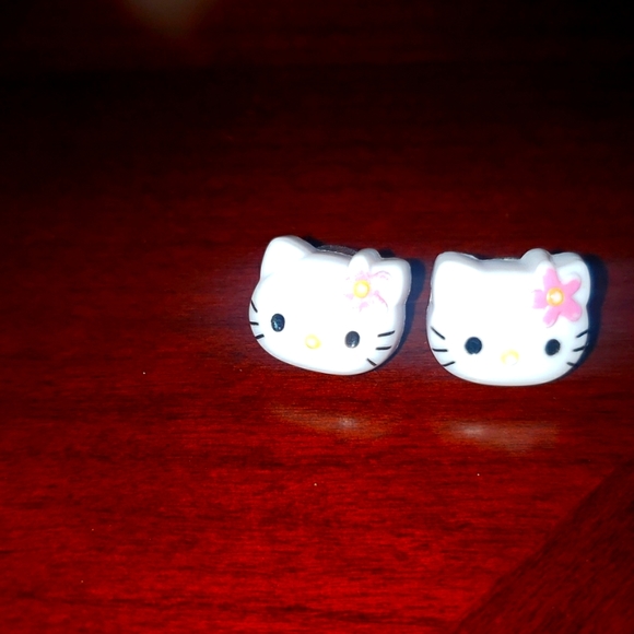 **3for$15**Claires Hello Kitty Earrings - Picture 2 of 5
